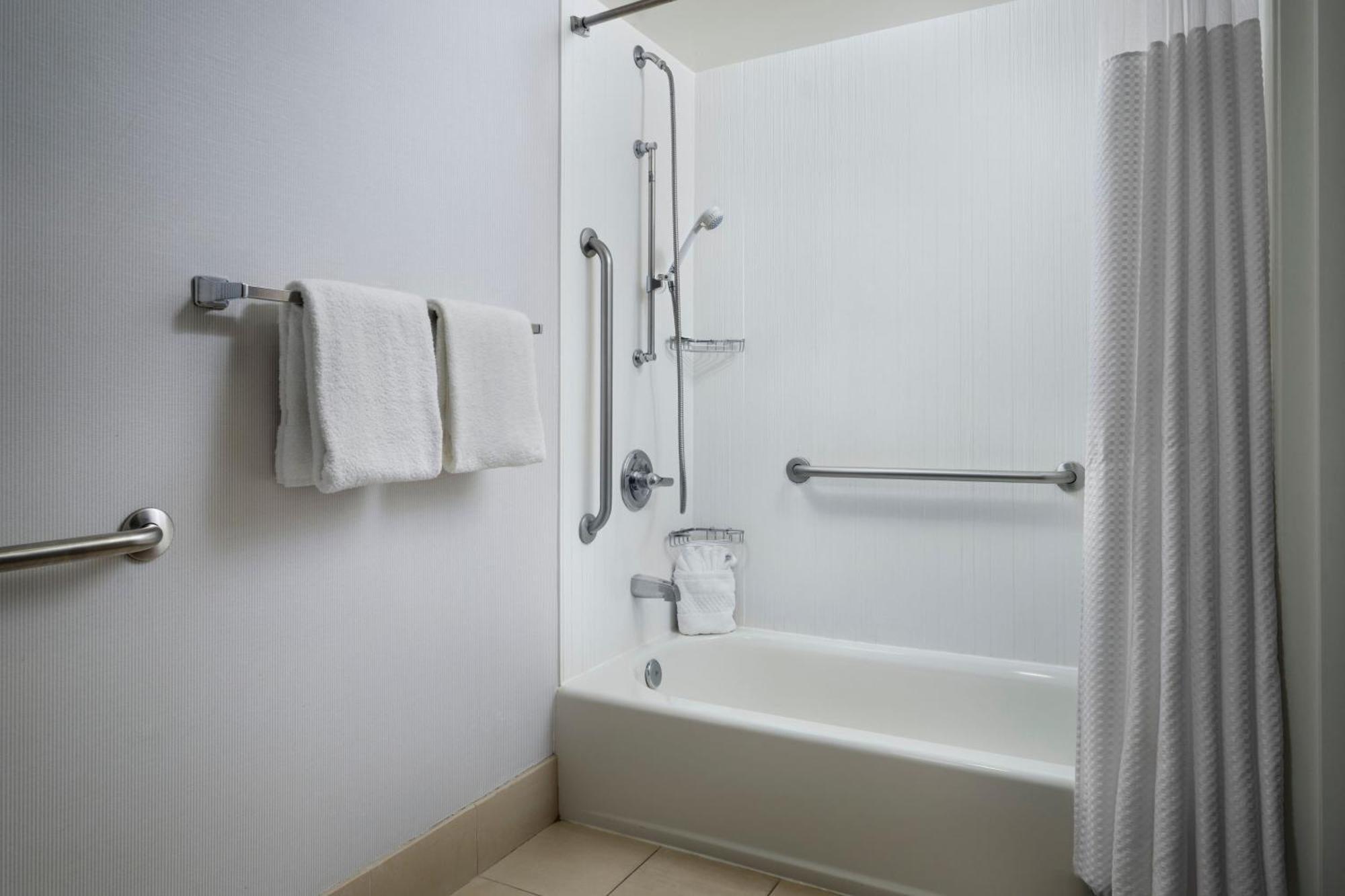 Courtyard By Marriott Stockton Hotel Eksteriør billede