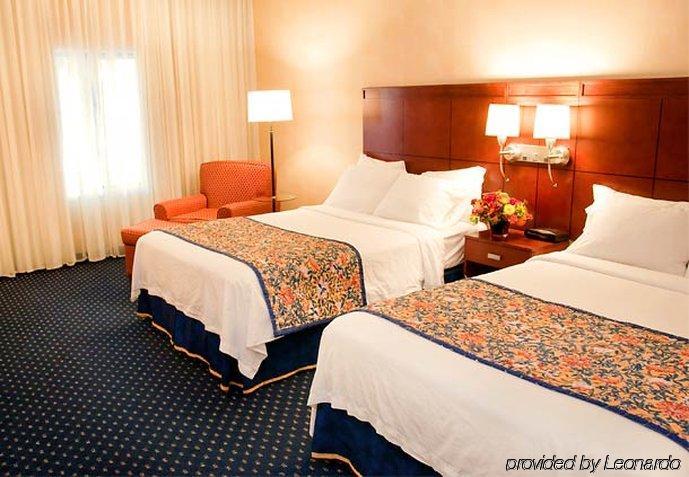 Courtyard By Marriott Stockton Hotel Værelse billede
