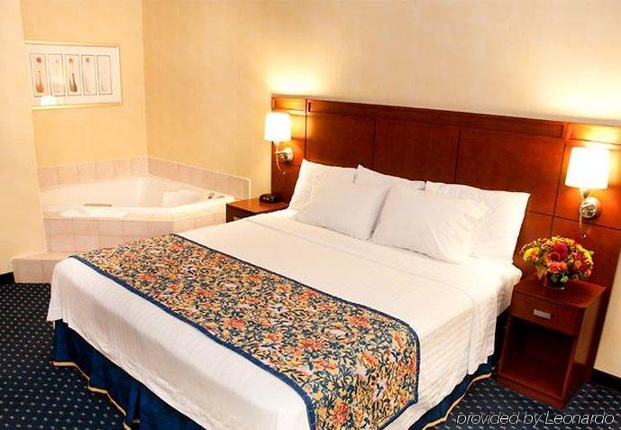 Courtyard By Marriott Stockton Hotel Værelse billede
